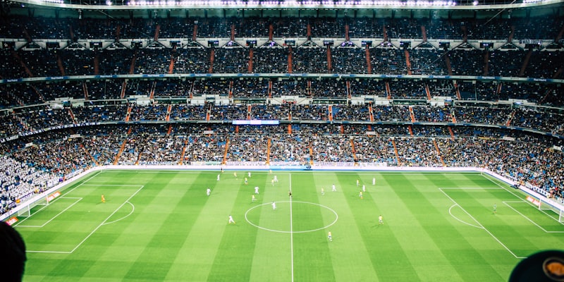 足球战术分析文章配图 - 现代足球高位逼抢战术演变